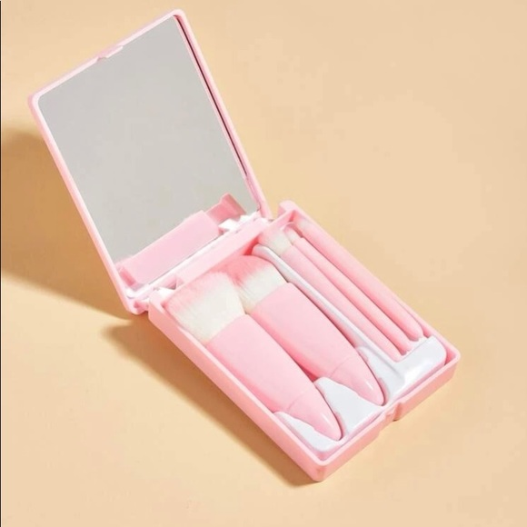 Pink 5 pc travel size make up brush set with case - Picture 2 of 4